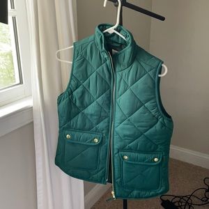 J Crew XS Hunter green quilted vest. NWTG never worn